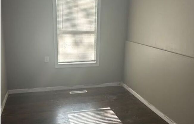 3 beds, 1 bath, $1,000