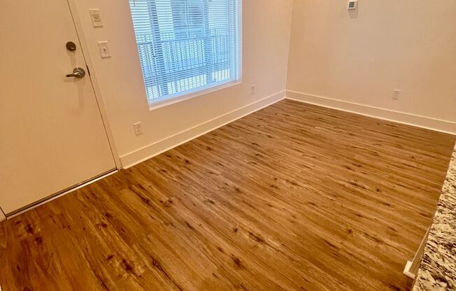 1 Bed 1 Bath Condo Minutes to Downtown w/ Dedicated Parking $1200