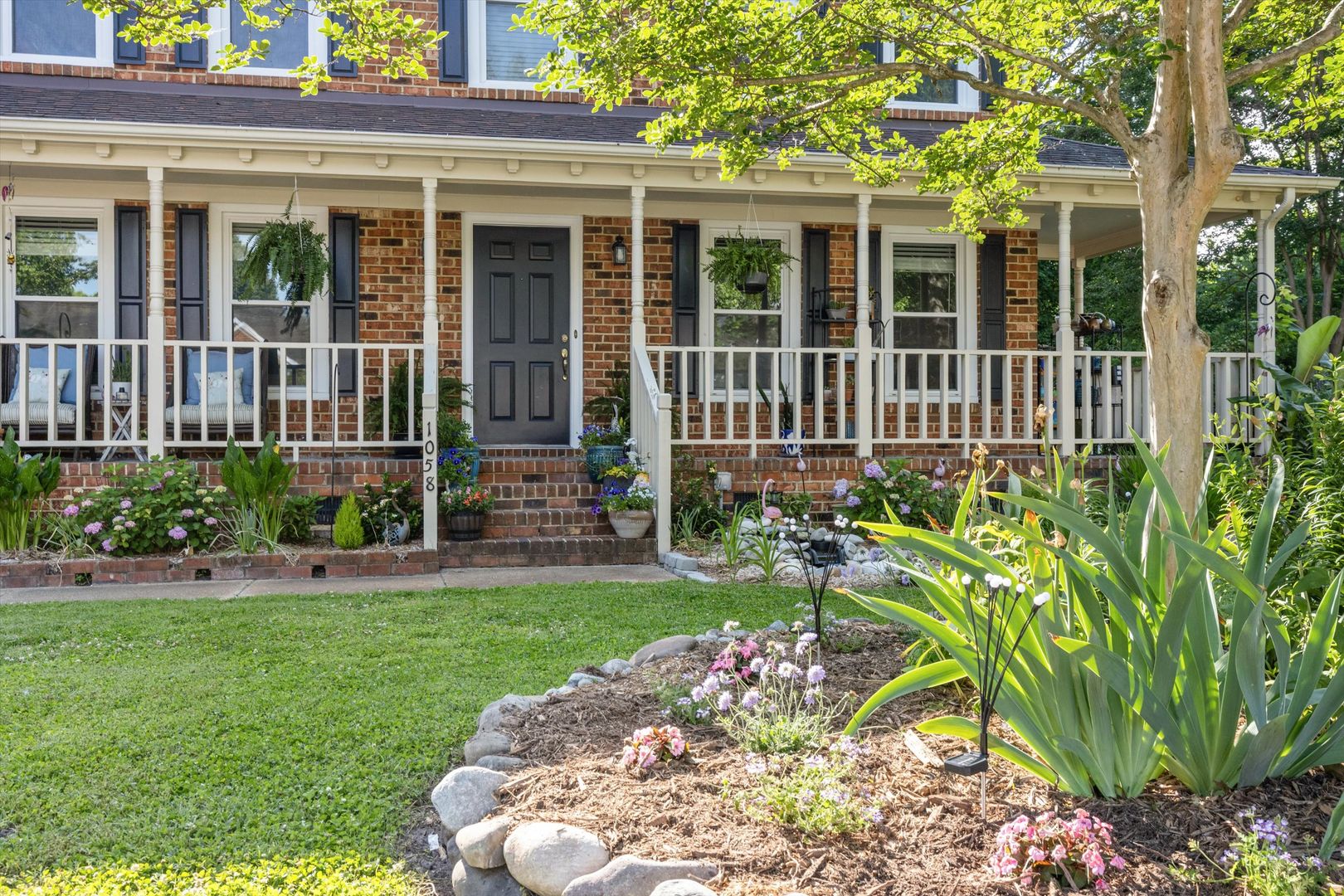 4BR/2.5BA Greenbrier Garden Getaway—Where Cul-de-Sac Camaraderie Meets Chesapeake Convenience