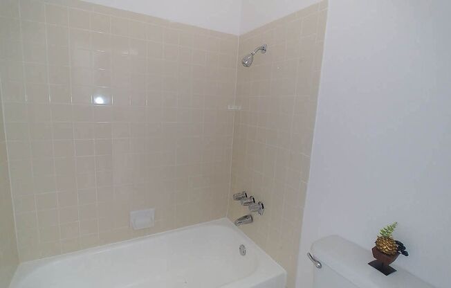 2 beds, 2 baths, 910 sqft, $2,595, Unit 410