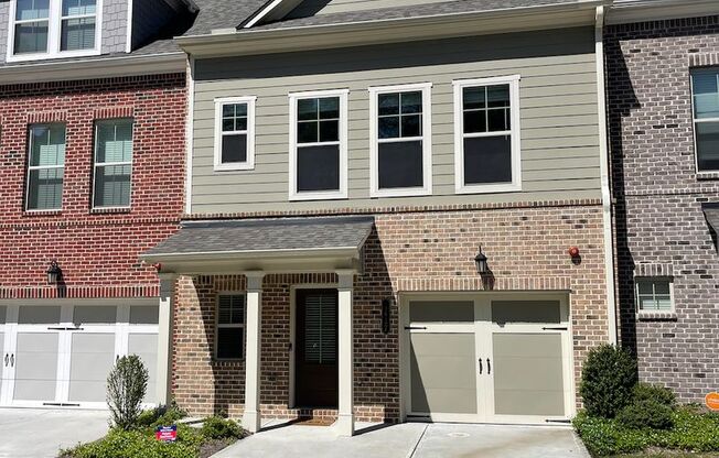 Stunning Townhouse in Mableton's Brookside Lake Manor