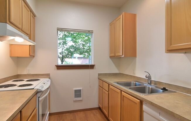 2 beds, 1 bath, $1,700, Unit 104