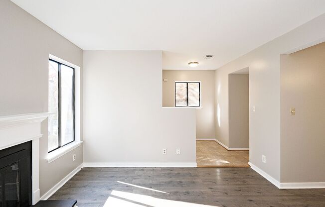 Move-in Ready Stonehenge Townhome - Cats Are Welcome!