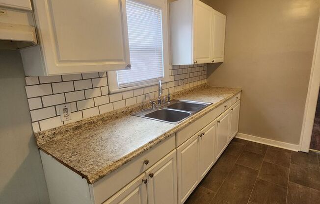 2 beds, 1 bath, $1,099