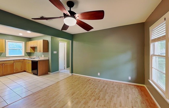412 HARRISON LN