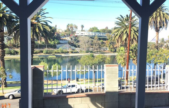 1920s 2 Bedroom House With Porch And Views On Echo Park Lake!