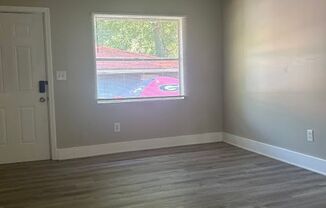 2 beds, 1 bath, $995, Unit 2904 8th St