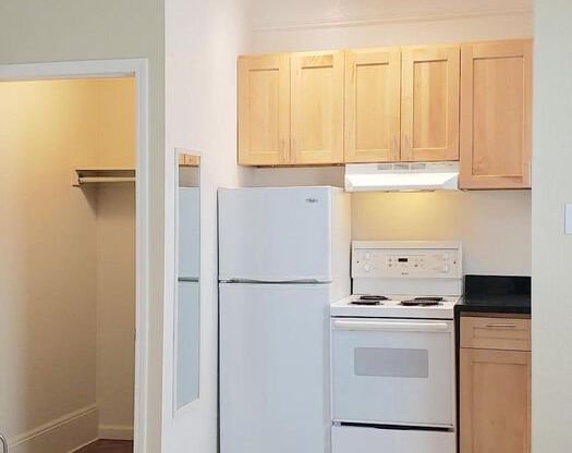 Studio, 1 bath, $1,700, Unit 305