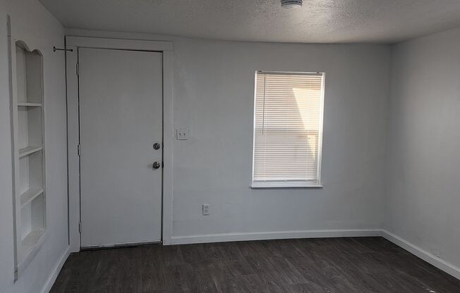 3 beds, 2 baths, $1,199