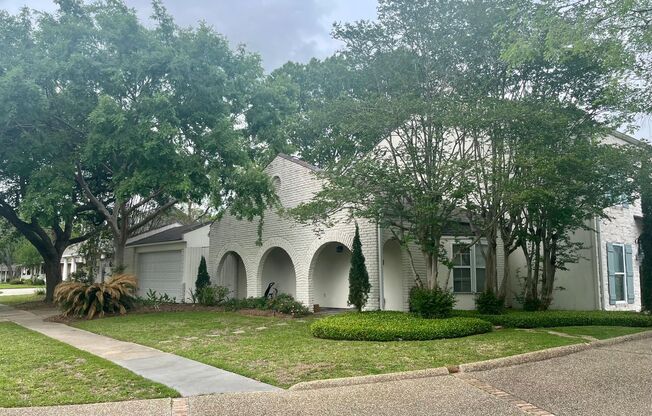 Beautifully renovated 4 bedroom home in Tara with pool!