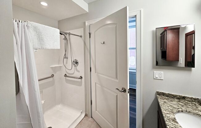 Studio, 1 bath, 365 sqft, $1,065, Unit 17-612