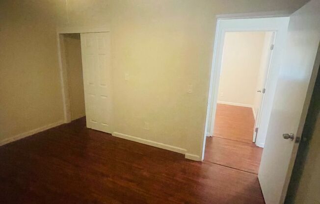 2 beds, 1 bath, 900 sqft, $1,295