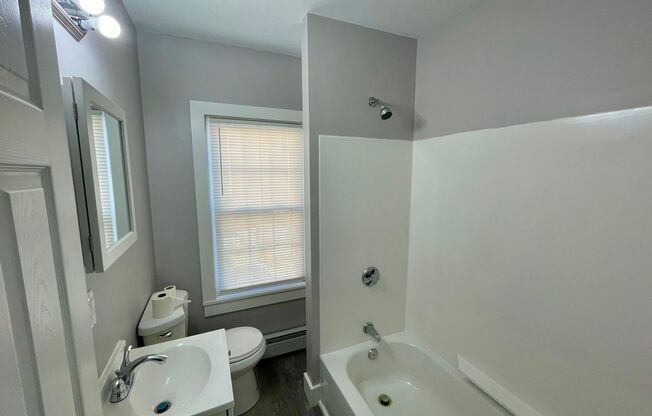 2 beds, 1 bath, 1,200 sqft, $1,600, Unit 55 Unit A