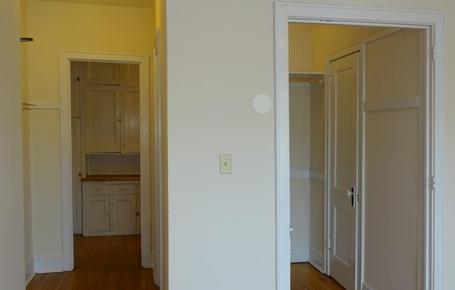 Studio, 1 bath, 350 sqft, $750, Unit 110