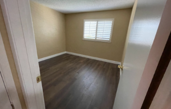Cute As A Bug 2/2 (Pool)!! - Natomas!  Please read entire ad for viewings!