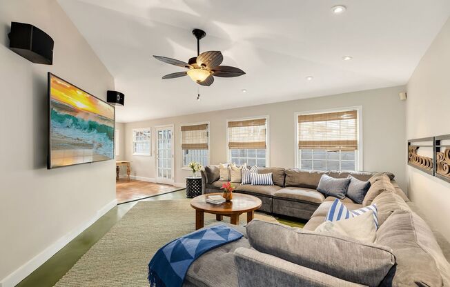 4bd / 3.5ba Charming Nautical Kahala Home with a Pool and A/C.  - Kahala Seaside