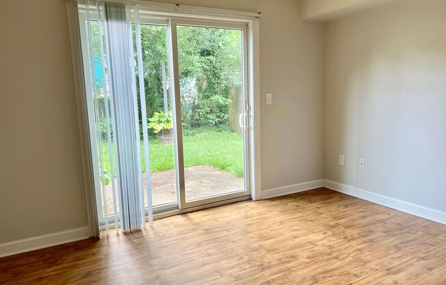 3BD/3.5BA Condo w/ Garage in Chicks Beach! Blocks to the Bay!!