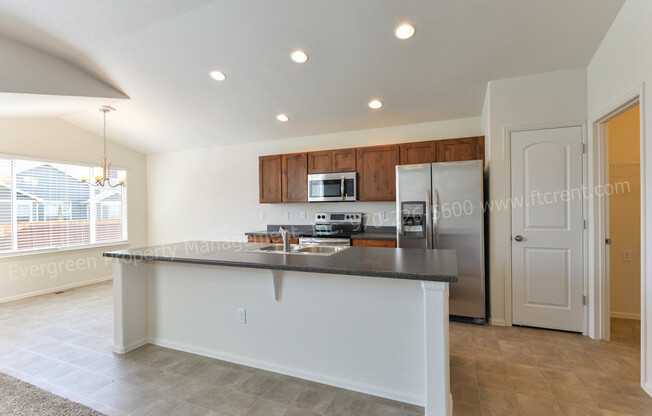 4 Bedroom, 3 Bathroom Home in Windsor!