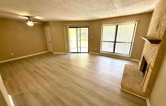 **APPLICATION RECEIVED** BEAUTIFUL Upstairs One Bedroom / One Bath CONDO!
