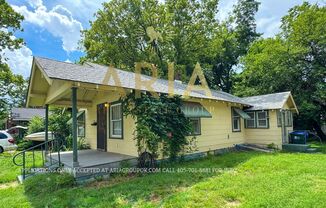 *AVAILABLE NOW!* Cute 3 Bed/1 Bath Single Family Home in the Heart of Norman!
