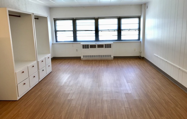 1 bed, 1 bath, 450 sqft, $1,165, Unit 304