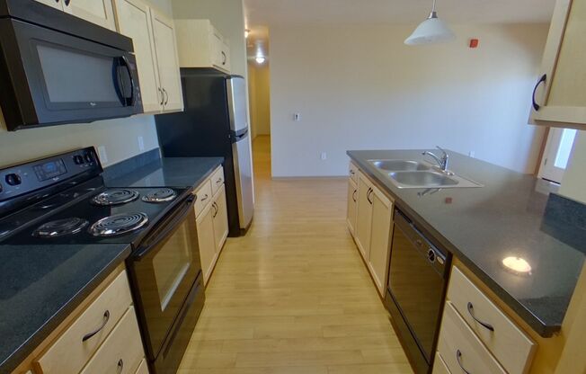 3 beds, 2 baths, 967 sqft, $2,400, Unit 305