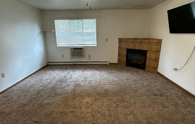 4 beds, 1 bath, 1,000 sqft, $1,400