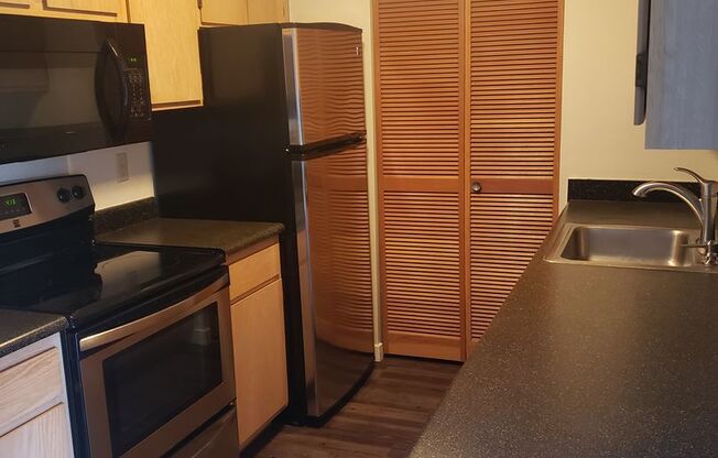 1 bed, 1 bath, 719 sqft, $1,875, Unit 113
