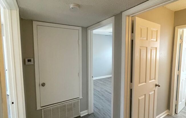2 beds, 1.5 baths, 1,152 sqft, $1,100, Unit Apt #06