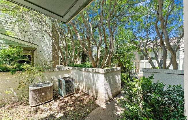 Ready for Immediate Move-In!  1 Bed 1 Bath Renovated 876 SQFT Condominium