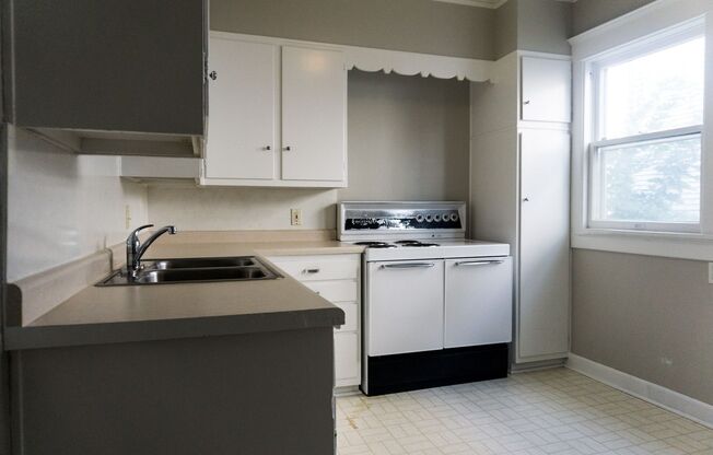 1 bed, 1 bath, $785, Unit 931 Goodhue Blvd