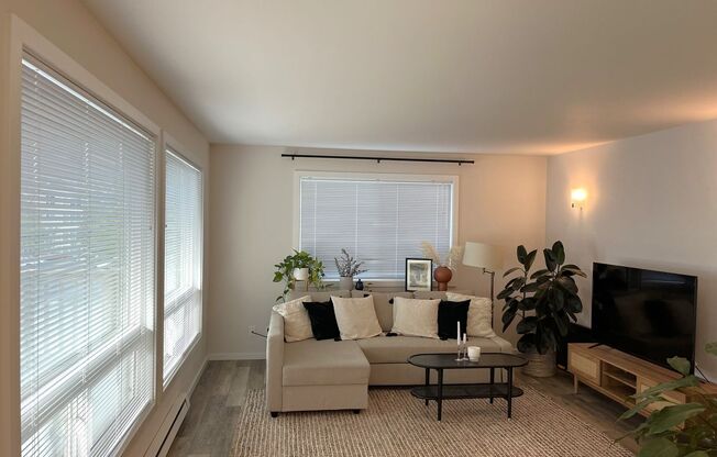 211 3rd St S, Kirkland WA 98033 -