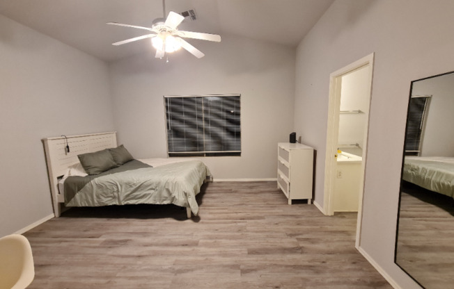 11305 W PINEHOLLOW DR