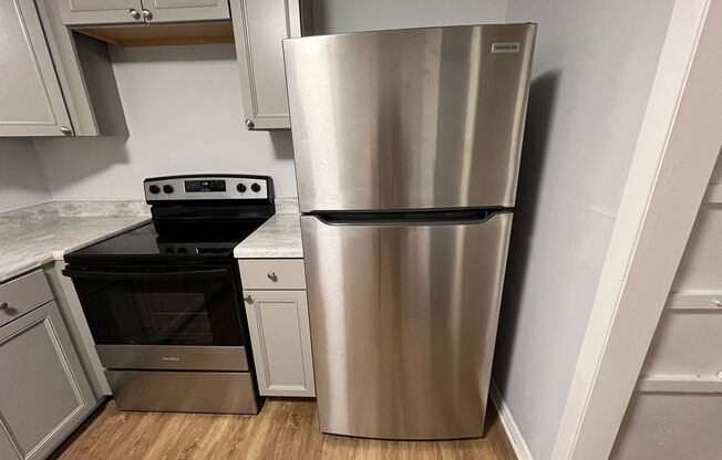 3 beds, 1 bath, 900 sqft, $999, Unit 413