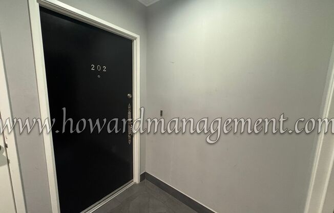 Luxurious condo with top of the line appliances. Prime Brentwood location, central air, hardwood floors and more.