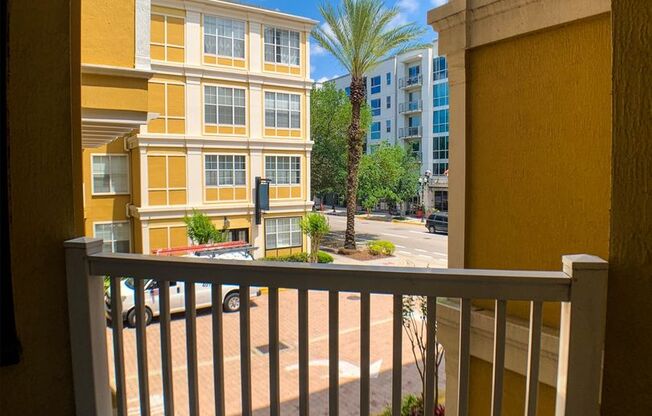 Gorgeous 2 bedroom with Courtyard view!
