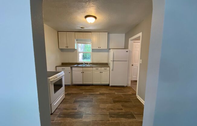 3 beds, 1 bath, $985