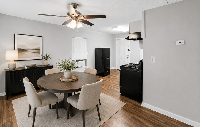 South Dallas Home - Country Feel in the City!