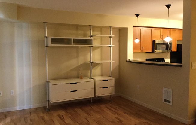 Beautiful Unit in Downtown Bellevue!