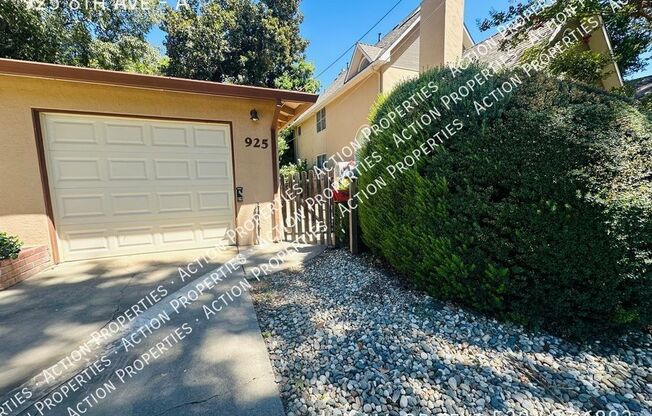925 8 AVE