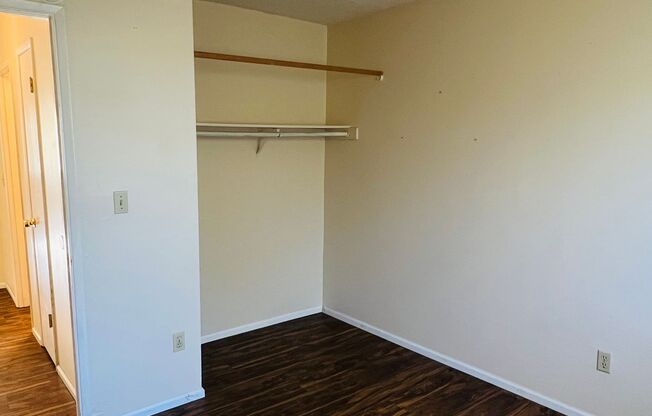 2 beds, 1 bath, 700 sqft, $1,395, Unit 7