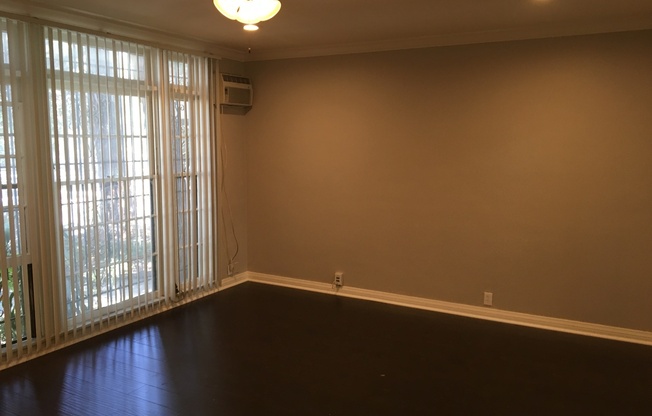 Studio, 1 bath, 380 sqft, $1,600