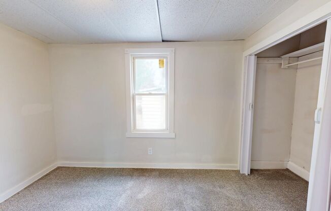 2 beds, 1 bath, 735 sqft, $900, Unit Unit 4