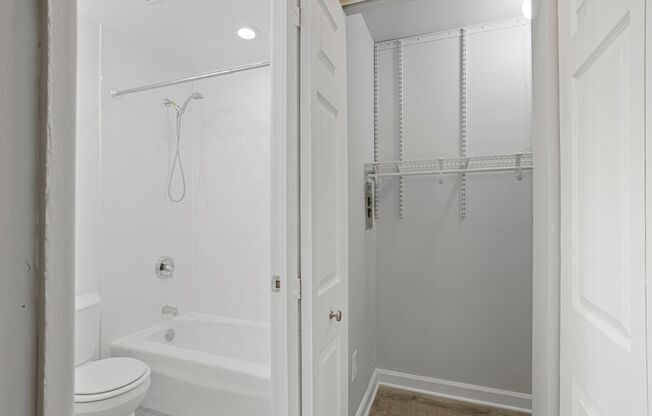 Studio, 1 bath, 275 sqft, $1,350, Unit 238