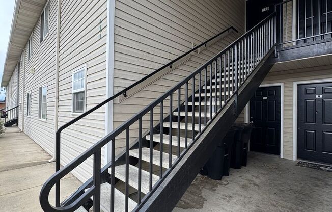 2 beds, 1 bath, $1,198, Unit 105