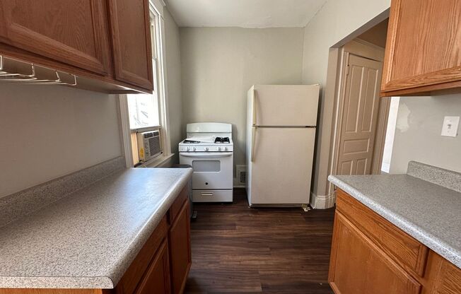 2 beds, 1 bath, 868 sqft, $1,595