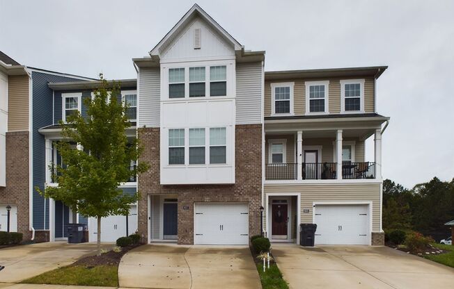 Beautiful, Spacious 3 Bedroom Townhome in Chester Available NOW!