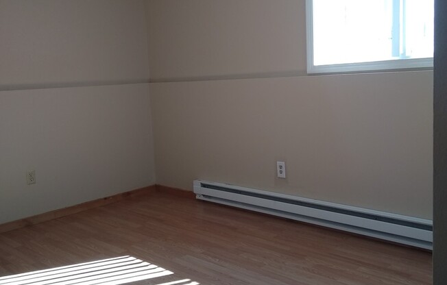 2 beds, 1 bath, 600 sqft, $925, Unit #4