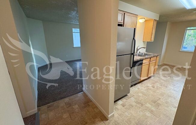 Two Bedroom Upstairs Unit in The Vineyards *$200.00 Off 2nd Month Rent**