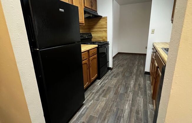 2 beds, 1 bath, $775, Unit 205